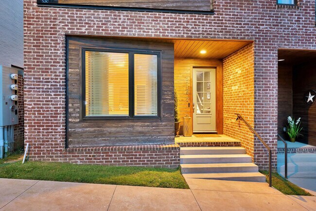 Building Photo - 2716 Delaware Ave