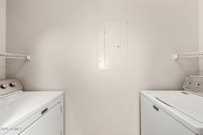 Building Photo - 5401 E Van Buren St