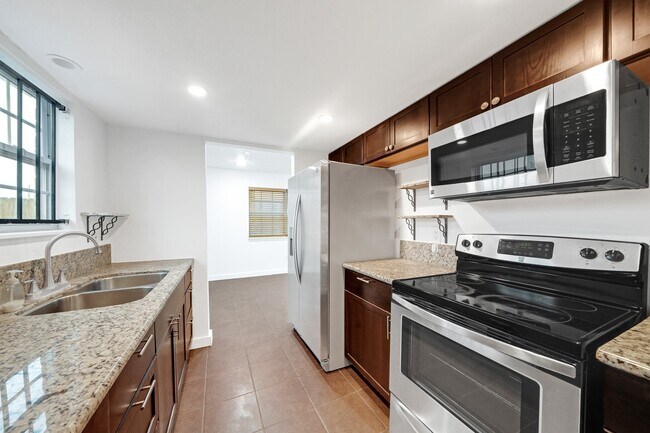 Building Photo - 635 Walston Ln