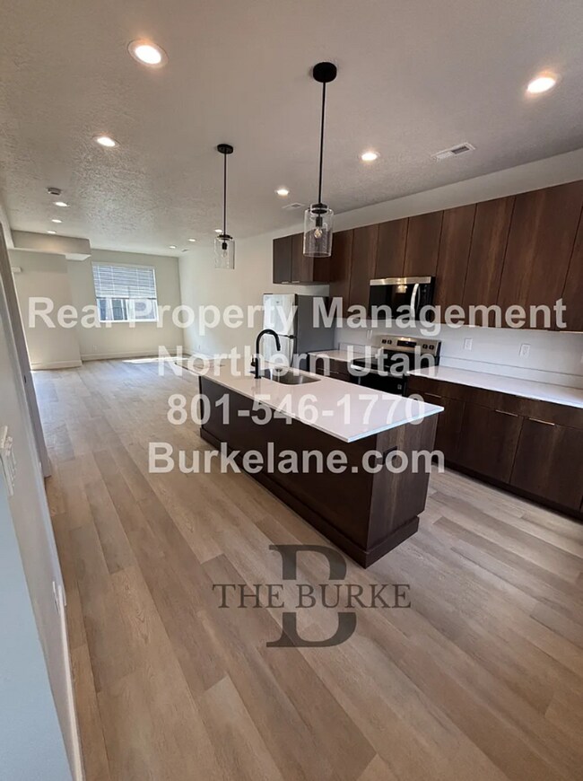 Building Photo - Newly Built 3 Bed 2.5 Bath Townhouse in Farmington