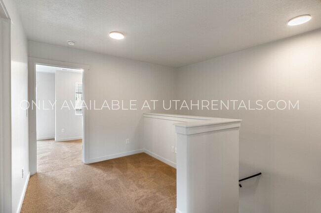 Building Photo - 1786 N 180 E