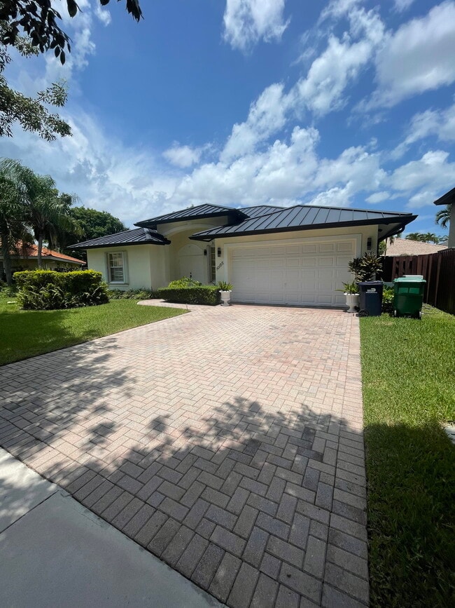 Building Photo - 10155 SW 159th Ct