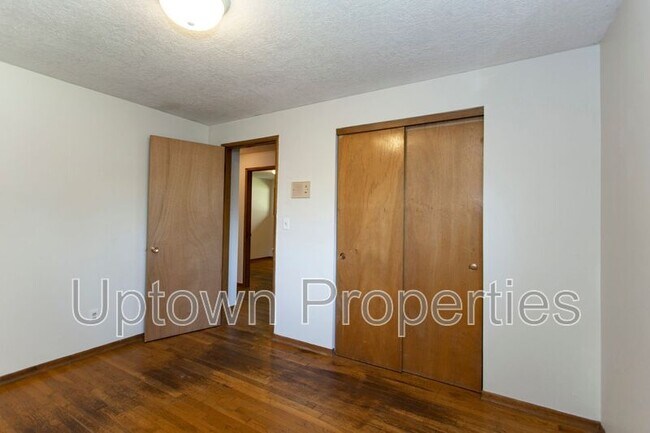 Building Photo - 9370 SW Killarney Ln
