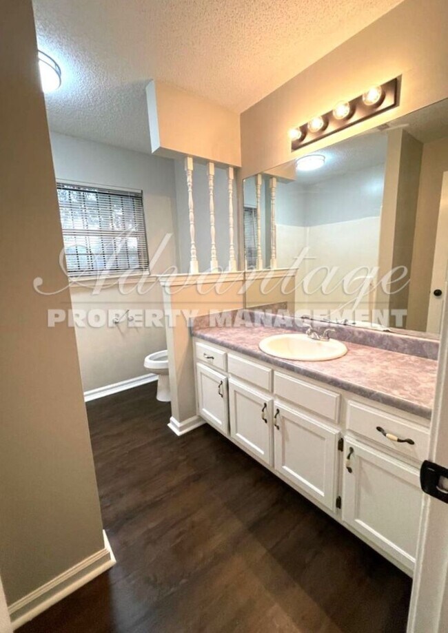 Building Photo - Newly Renovated Home In Frayser - Open To Section 8