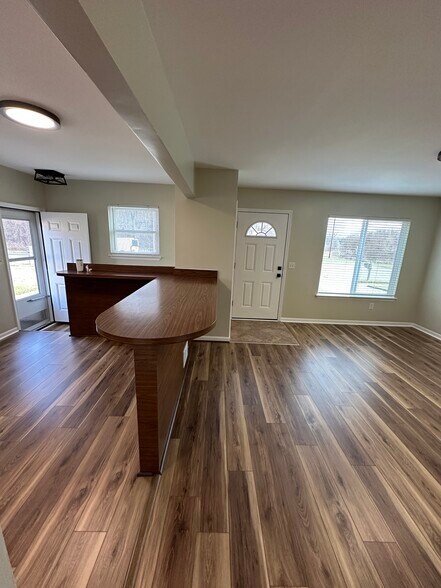 Building Photo - 32105 Knapp Ave