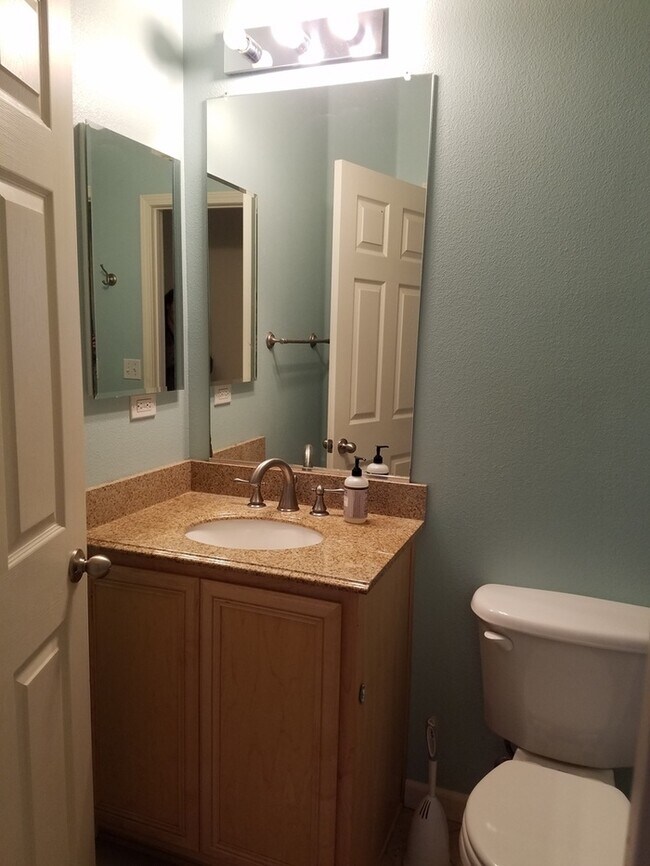 Building Photo - Spacious Single-Story Gem with 4 bedroom, 2 bathroom Near Damonte Ranch!