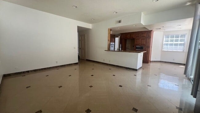 Building Photo - Elegant House in Playa Del ray