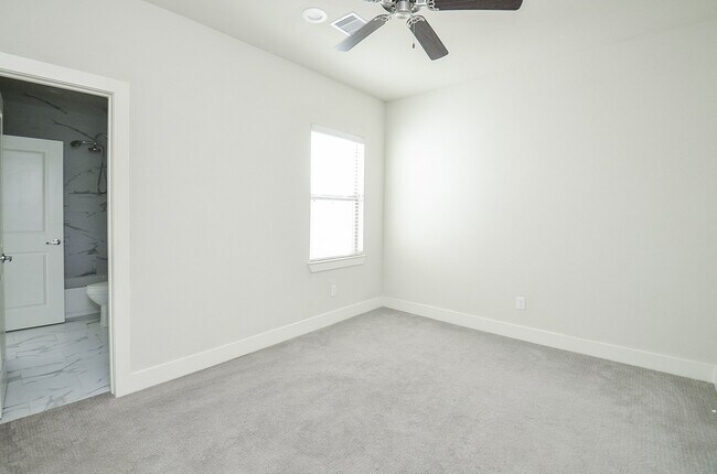 Building Photo - 1103 Fuschia Rd