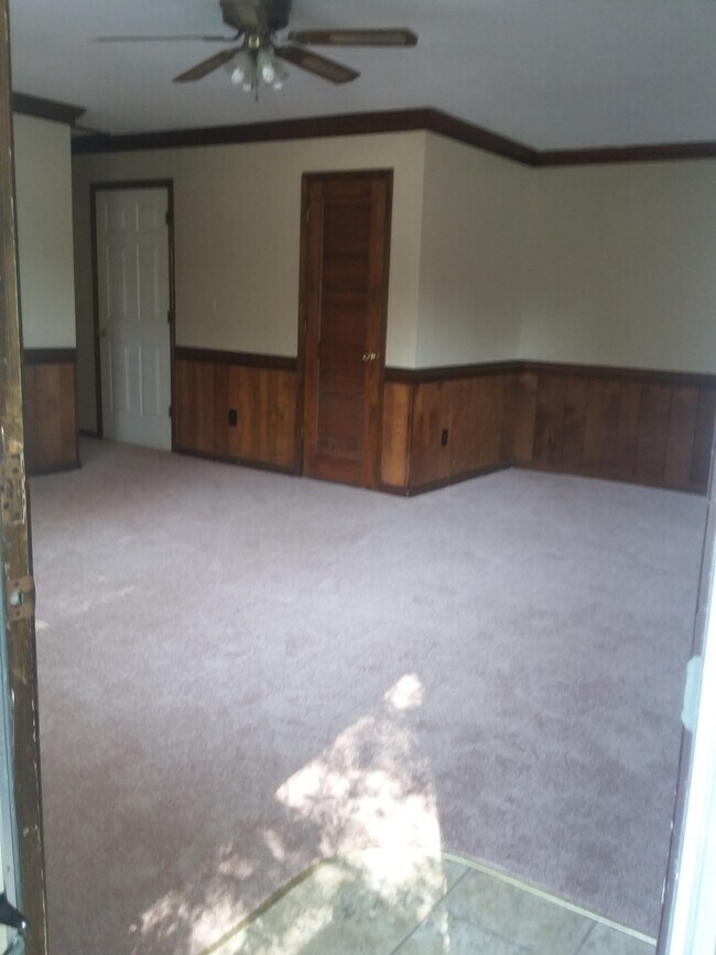 Building Photo - 2 Bedroom 2 Bathroom Townhome located in Great Bridge