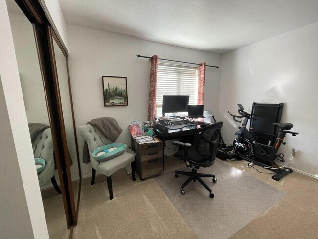 Building Photo - 1242 Eastridge Cir