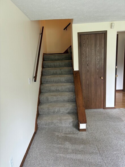 Building Photo - 2934 Thackeray Ave NW