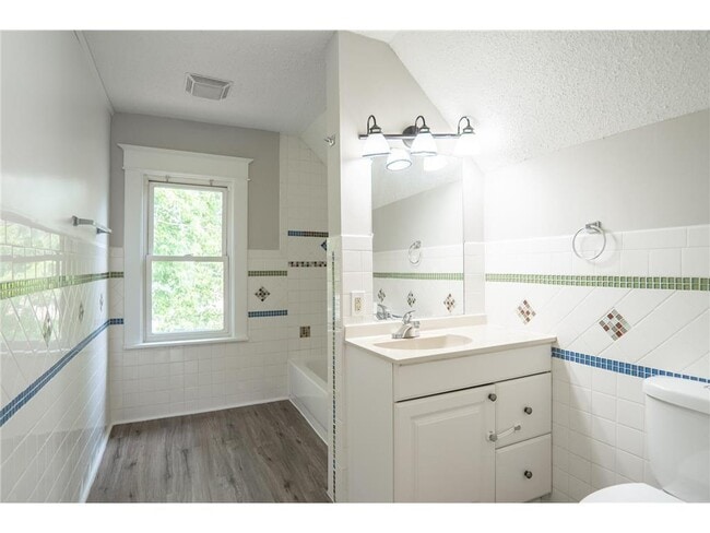 Building Photo - 938 N Cypress St