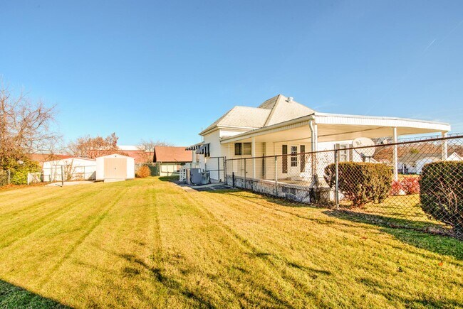 Building Photo - 1624 Edgemont Ave