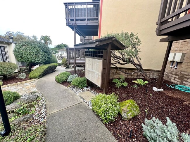 Building Photo - 185C -TL - CS