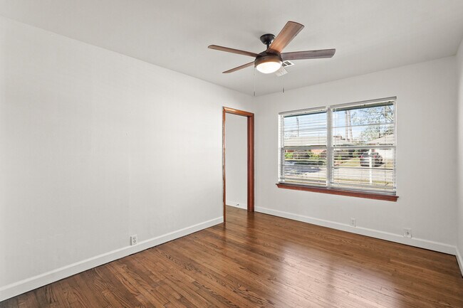 Building Photo - 1207 Stonecrest Dr