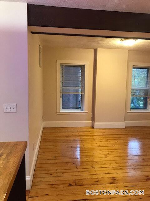 Building Photo - 28 Beacon St