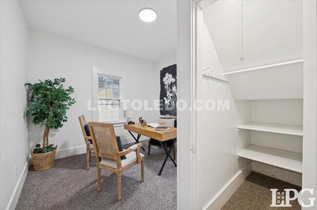 Building Photo - 1044 Hawk St