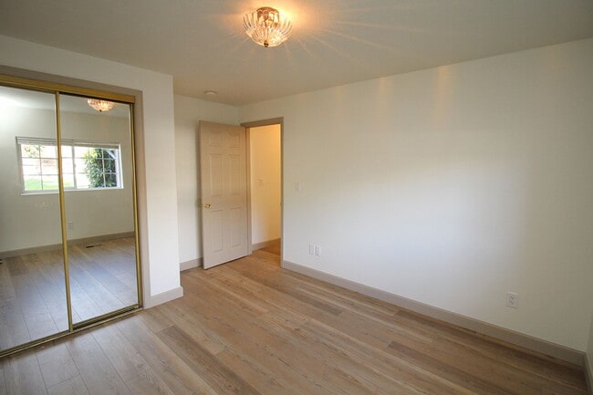 Building Photo - 11318 NE Siskiyou St