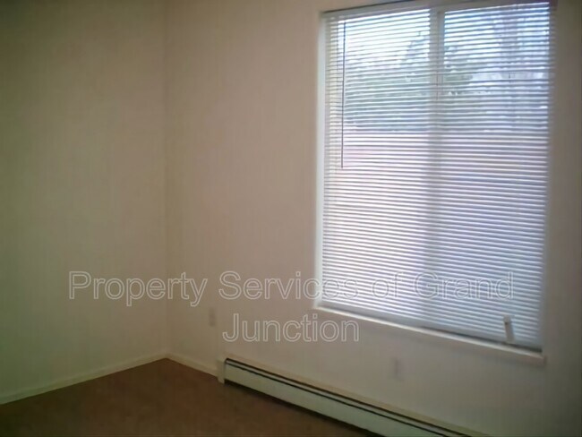 Building Photo - 516-518 29 3/8 Rd