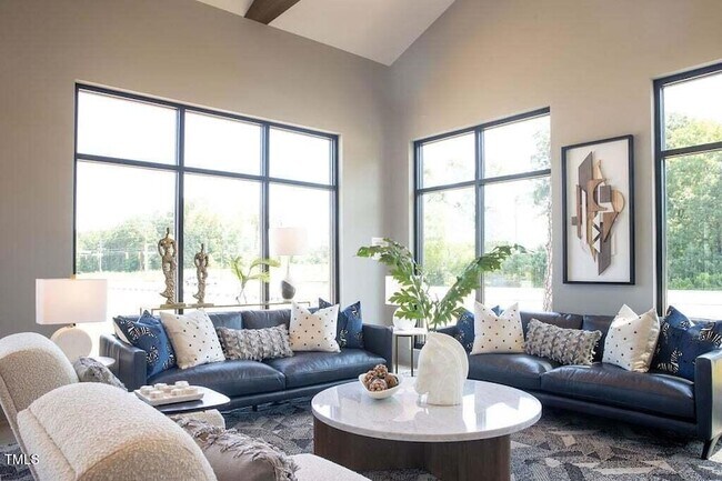 Building Photo - 2000 Olivewood St