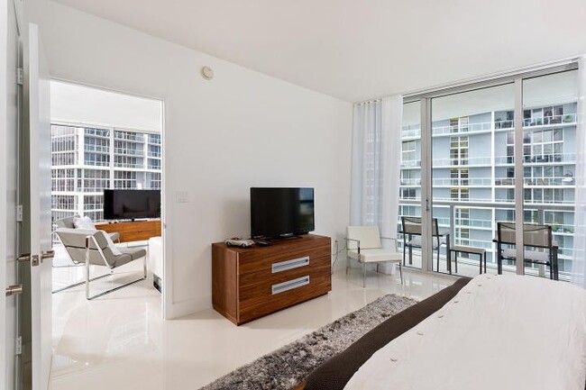 Building Photo - Icon Brickell Unit 4010