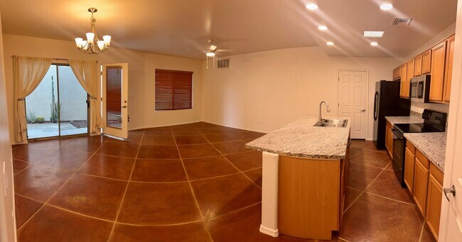 Building Photo - 2435 N Silver Mosaic Dr