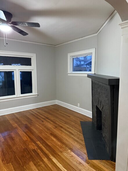 Living room - 3616 E 106th St