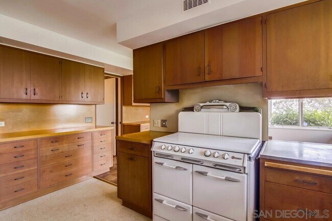 Building Photo - 631 San Gorgonio St