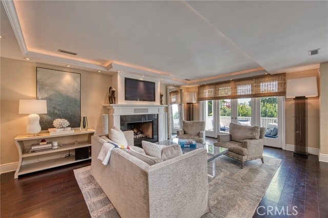 Building Photo - 325 Poppy Ave