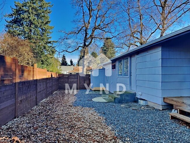 Building Photo - 2 br, 1 bath House - 7203 SE Harmony Dr