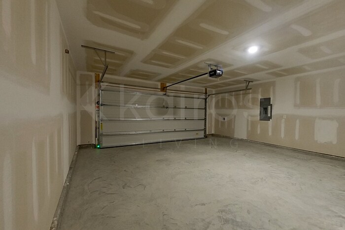 Building Photo - 111 Inez Ave