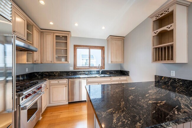 Building Photo - Beautiful Manhattan Beach Rental Home!