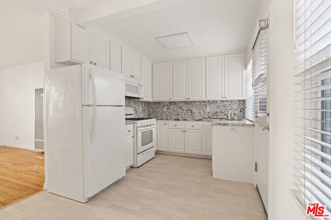 Building Photo - 1/2 Ocean Park Blvd