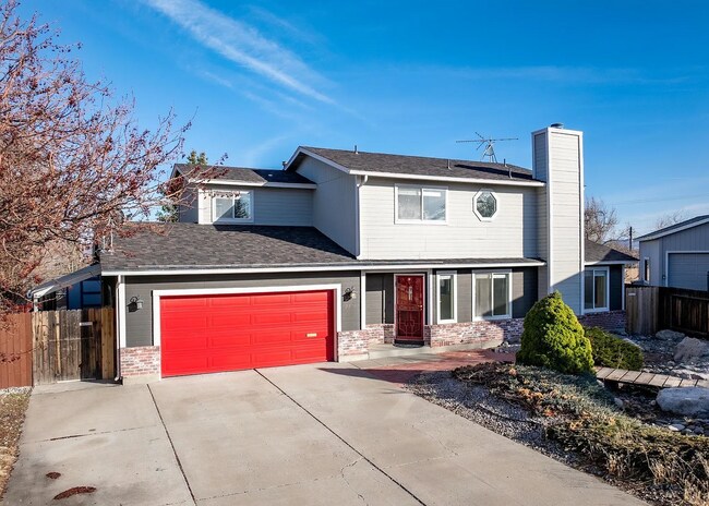 Building Photo - 3 Bed/2.5 Bath House w/ Yard Close to UNR