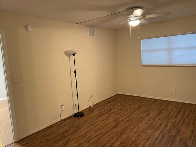 Building Photo - 7837 Golf Cir Dr