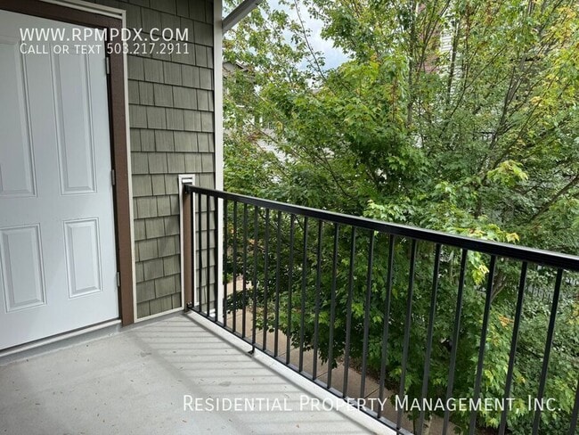 Building Photo - 11830 NW Holly Springs Ln