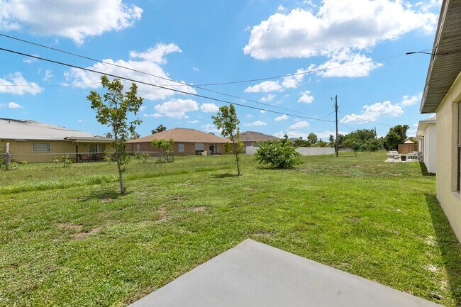 Building Photo - LB - Newly Constructed 3 bed 2 bath duplex with garage.