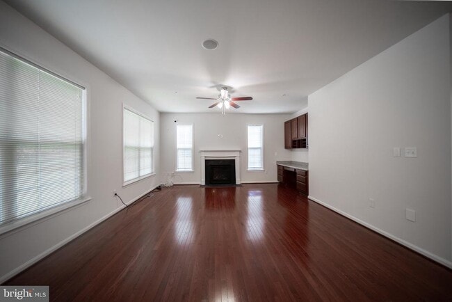 Building Photo - 7356 Tottenham Dr