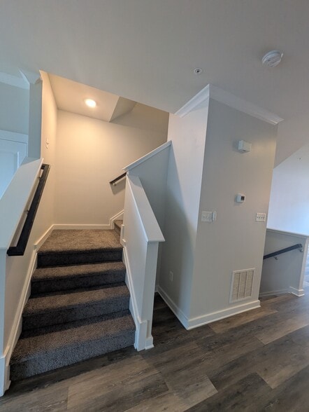 Building Photo - 1121 Lawler Dr