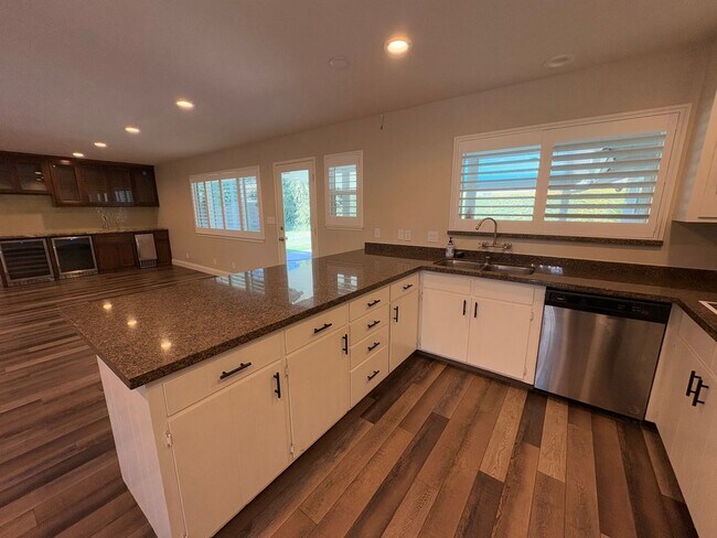 Building Photo - NW Visalia Home Near Country Club coming soon!