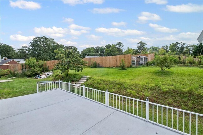 Building Photo - 3535 Stonewall Dr NW