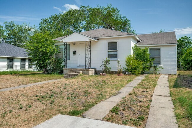 Building Photo - 2 Bedroom in University Park!