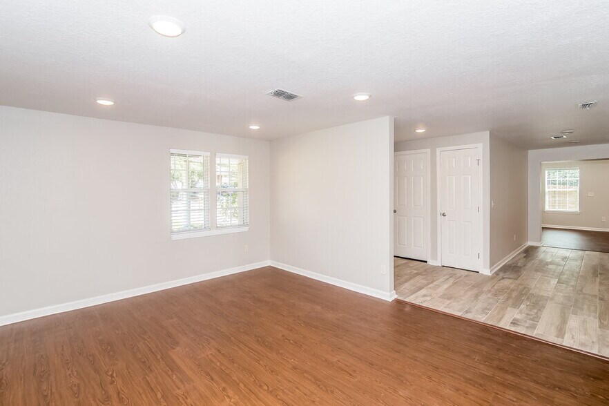 Building Photo - 8109 Grampell Dr