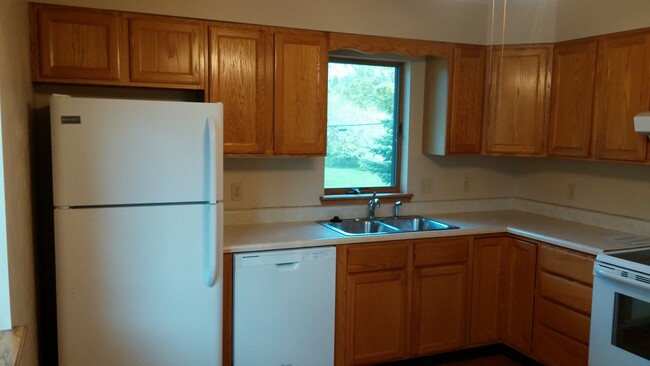 Kitchen with lots of natural light - 200 S Maple Ave