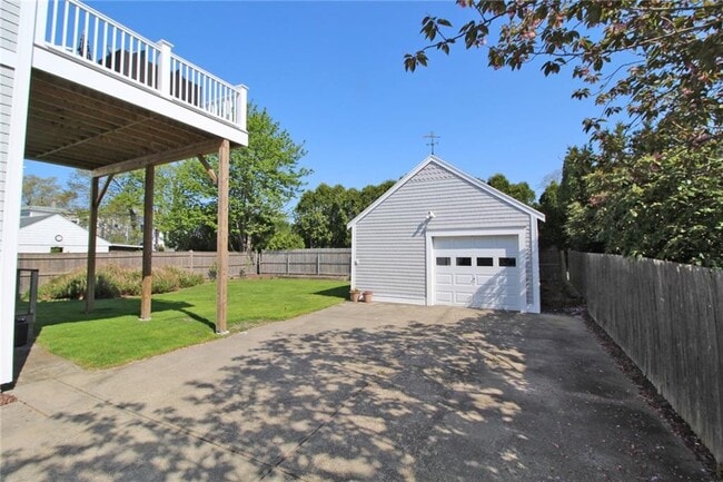 Building Photo - 28 W Narragansett Ave