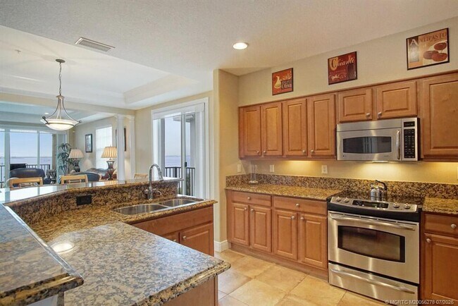 Building Photo - 3736 NE Indian River Dr
