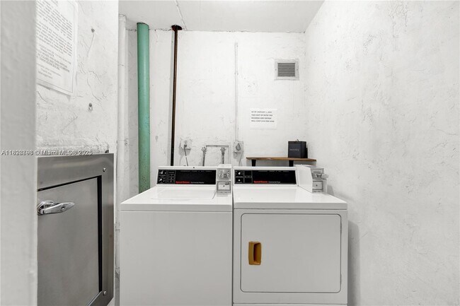 Building Photo - 145 SE 25th Rd