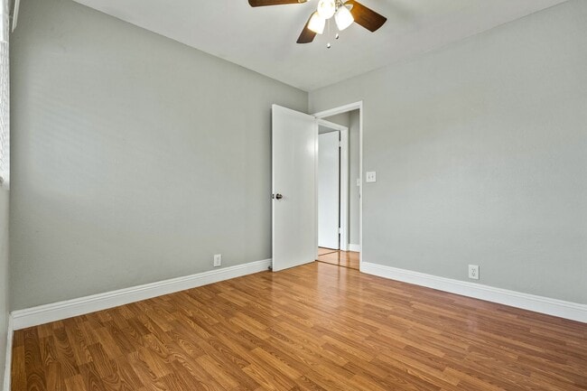 Building Photo - Fully Renovated Unfurnished 2 Bedroom/1.5 Bath at Southpointe