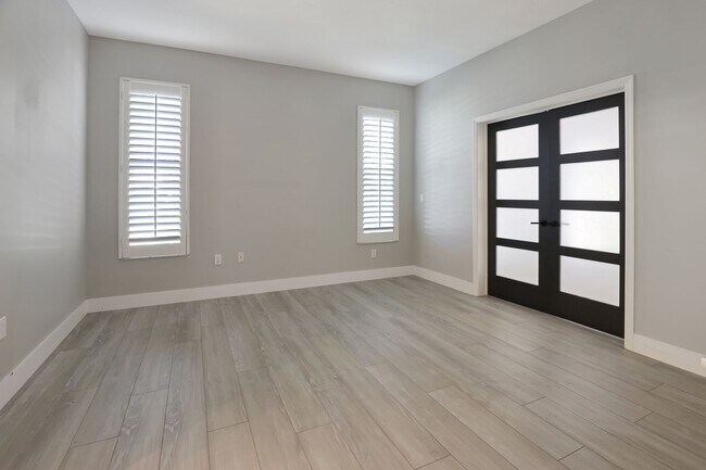 Building Photo - Pet-friendly, Newly Remodeled 2bd/2bth in Palmer Ranch