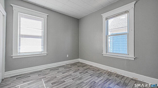 Building Photo - 88 William St